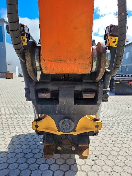 Hitachi ZX 225 US LC - 6 , Begagnad SÄLJES 8 of 24