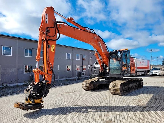 Hitachi ZX 225 US LC - 6 , Begagnad SÄLJES 2 of 24