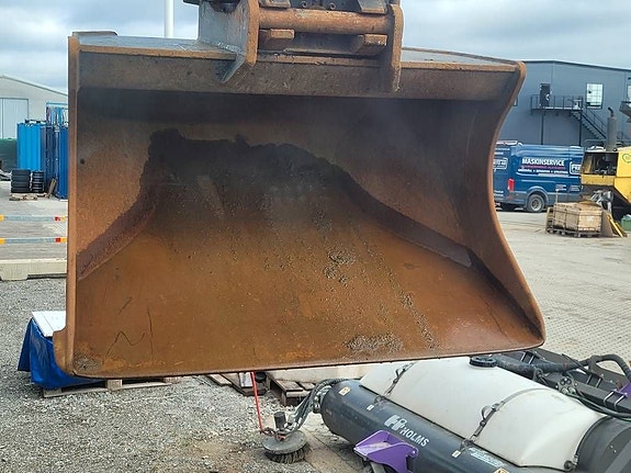 Hitachi ZX 225 US LC - 6 , Begagnad SÄLJES 16 of 24
