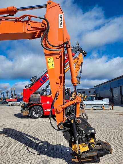 Hitachi ZX 225 US LC - 6 , Begagnad SÄLJES 11 of 24