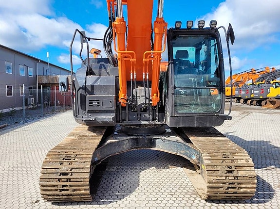 Hitachi ZX 225 US LC - 6 , Begagnad SÄLJES 4 of 24