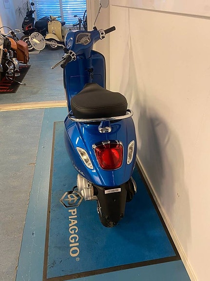 Vespa Primavera S 50 4T 3 of 3