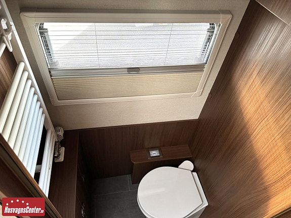 Niesmann Flair 920 LW - (2022) Liner / Energy paket 24 mån Gar-försäk 16 of 21
