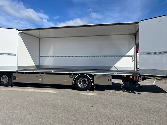 Volvo FM11 330 Skåp Öppningsbarsida MKT Utrustning 18 Pall 7 of 12