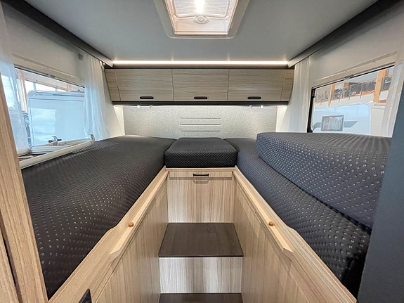 Sun Living S 75 SL B-körkort / 5 bältade platser / Automat 165hk / Taksäng 9 of 25