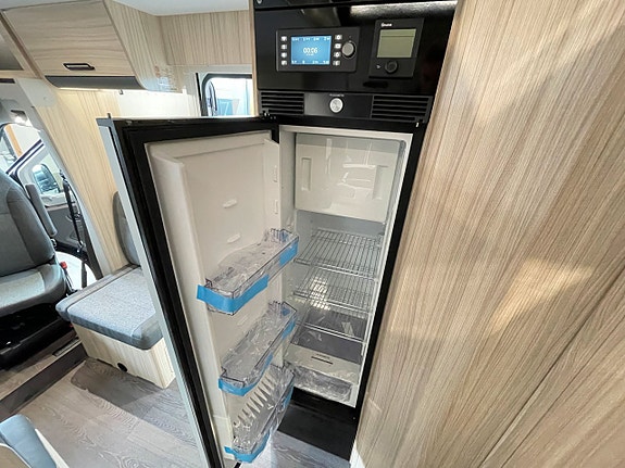 Sun Living S 75 SL B-körkort / 5 bältade platser / Automat 165hk / Taksäng 18 of 25