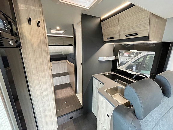 Sun Living S 75 SL B-körkort / 5 bältade platser / Automat 165hk / Taksäng 8 of 25