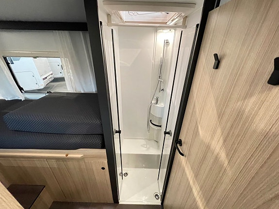 Sun Living S 75 SL B-körkort / 5 bältade platser / Automat 165hk / Taksäng 14 of 25