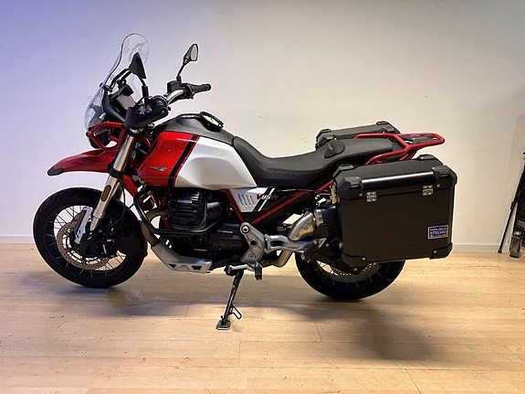 Moto Guzzi V85 TT Evocative 4 of 4