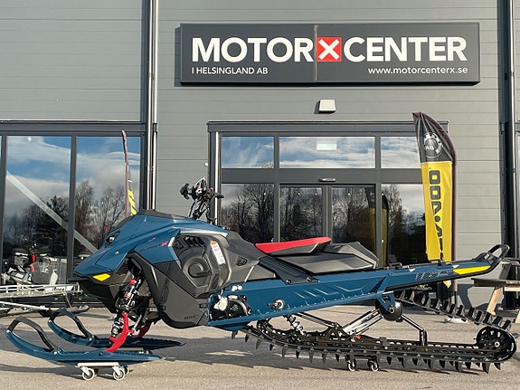 Ski-Doo Summit Expert 165" 850 E-Tec Turbo R HUB 10.25" 2025 Spara 27000:- Kampanj 3 of 6