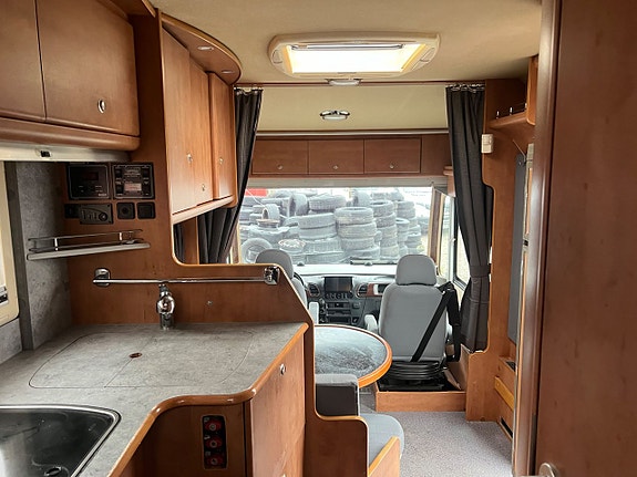 Carthago 690 Mercedes Benz Rymlig Kvalitets husbil 14 of 27