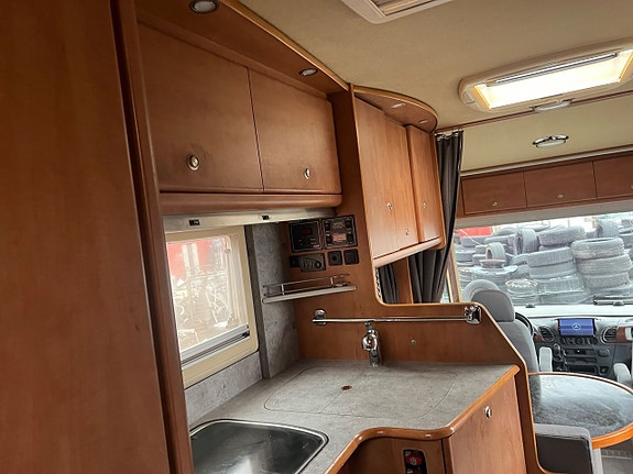 Carthago 690 Mercedes Benz Rymlig Kvalitets husbil 13 of 27
