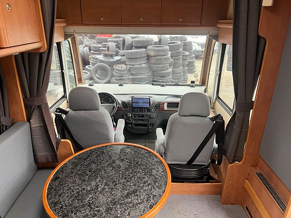 Carthago 690 Mercedes Benz Rymlig Kvalitets husbil 11 of 27