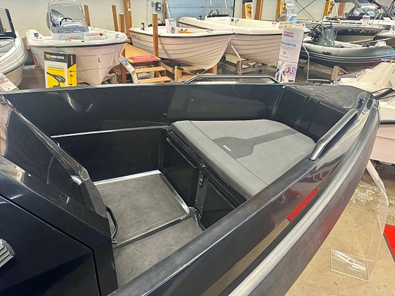 IRON 827 COUPE MERCURY 400 V10 VERADO - 2024 6 of 12