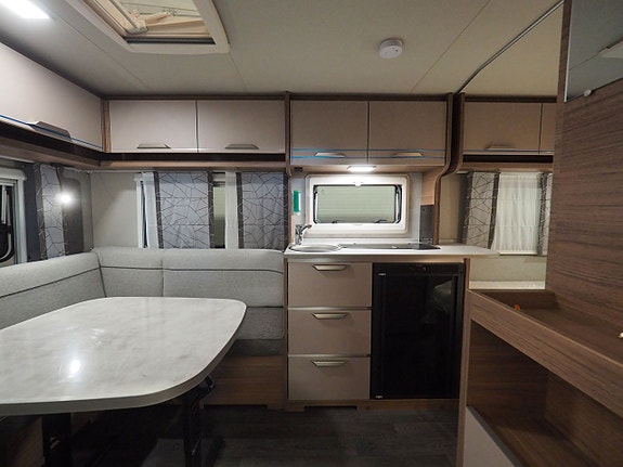 Knaus Sport 450 FU DEMOUTFÖRSÄLJING 1706:-/mån I Design-Paket 7 of 20