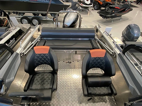 Buster XL VMAX & Yamaha F115 -25 8 of 12