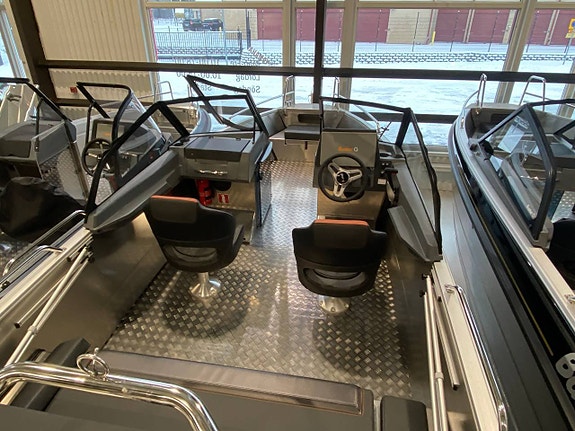 Buster XL VMAX & Yamaha F115 -25 3 of 12