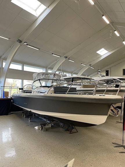 Nimbus Tender 9 T9  med Mercury 400 V10