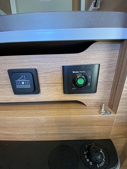 Weinsberg 390 QD Truma Ultraheat Lufttält 9 of 17