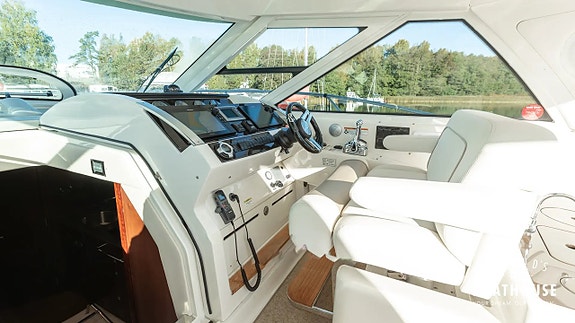 Sea Ray 450 Sundancer | 2x Cummins QSB480 27 of 30
