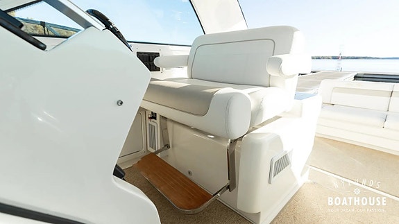 Sea Ray 450 Sundancer | 2x Cummins QSB480 23 of 30