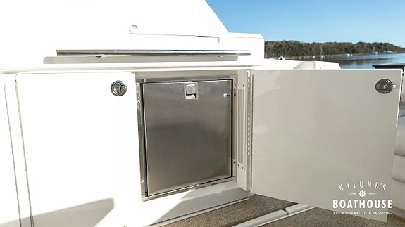 Sea Ray 450 Sundancer | 2x Cummins QSB480 18 of 30