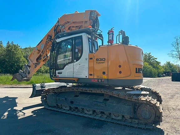 Liebherr R 930 G6 Tunnel 2 of 9