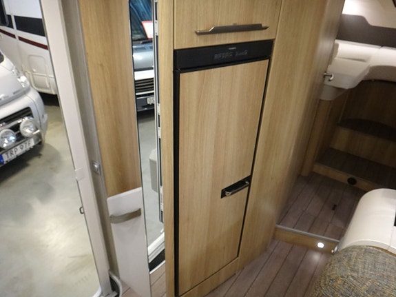 Knaus Sky Ti 700 MEG " Enkelsängar " Stort garage " Automat" 13 of 24