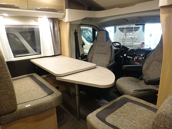 Knaus Sky Ti 700 MEG " Enkelsängar " Stort garage " Automat" 2 of 24