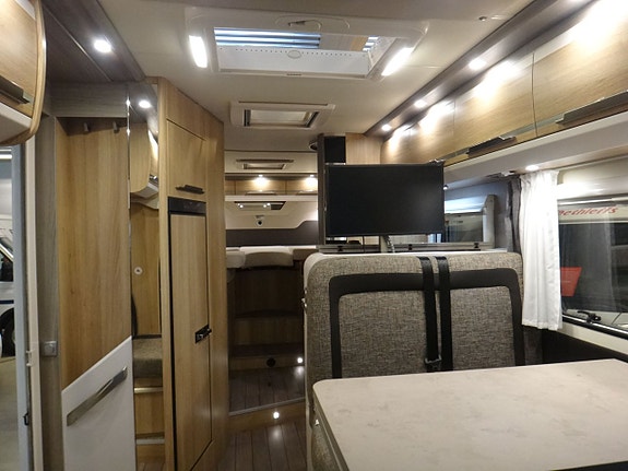 Knaus Sky Ti 700 MEG " Enkelsängar " Stort garage " Automat" 3 of 24