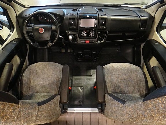 Knaus Sky Ti 700 MEG " Enkelsängar " Stort garage " Automat" 17 of 24