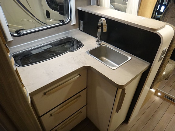 Knaus Sky Ti 700 MEG " Enkelsängar " Stort garage " Automat" 4 of 24
