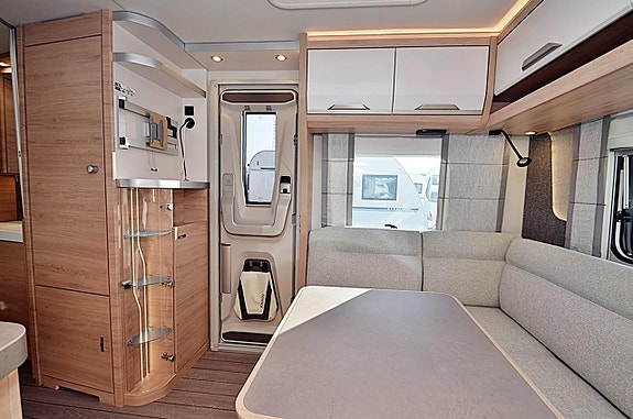 Knaus 450 FU Südwind 60 Years, Dubbelbädd 8 of 22