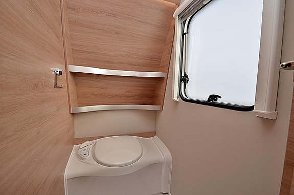 Knaus 450 FU Südwind 60 Years, Dubbelbädd 20 of 22