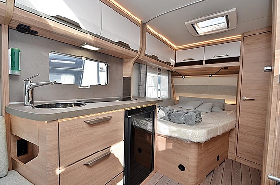 Knaus 450 FU Südwind 60 Years, Dubbelbädd 10 of 22
