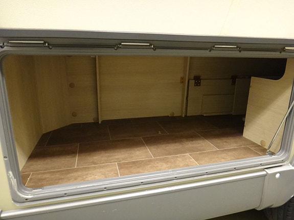Bürstner T 720 " Enkelsängar " Toa bak " Automat " 150hk " 20 of 26