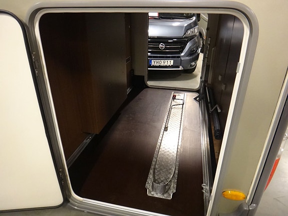Bürstner Ixeo Plus 726 "Enkelsängar " Stort garage " AC " 18 of 23
