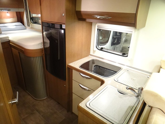 Bürstner Ixeo Plus 726 "Enkelsängar " Stort garage " AC " 8 of 23
