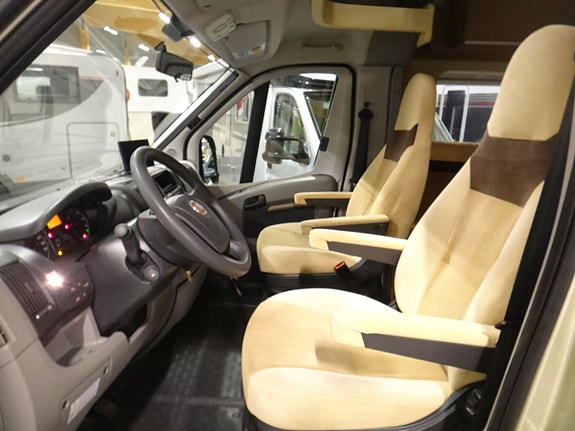 Bürstner Ixeo Plus 726 "Enkelsängar " Stort garage " AC " 16 of 23