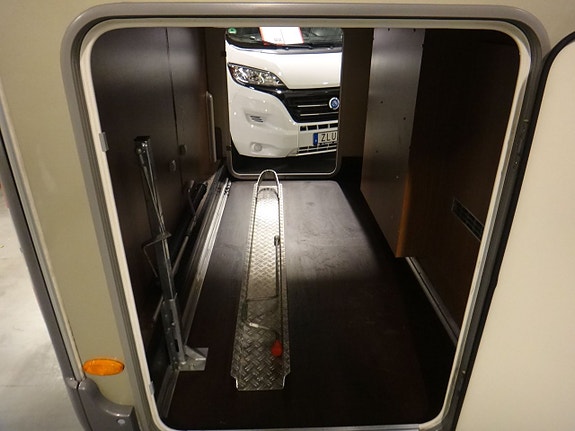 Bürstner Ixeo Plus 726 "Enkelsängar " Stort garage " AC " 17 of 23