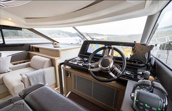 Prestige 520S 5 of 5