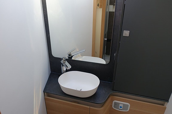 Adria Matrix Plus 670 DC 20 of 21