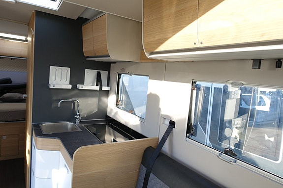Adria Matrix Plus 670 DC 12 of 21