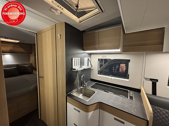 Adria Matrix Plus 670 DC 3 of 21