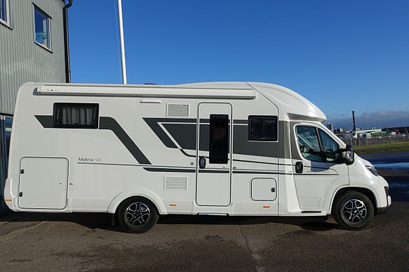 Adria Matrix Plus 670 DC 3 of 21