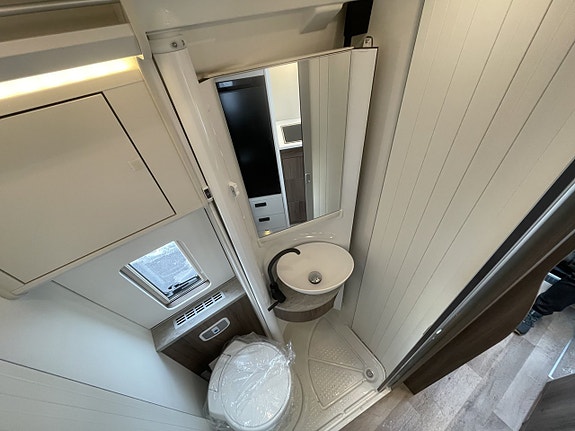 Kabe Travel Master Van 690 LB 12 of 21