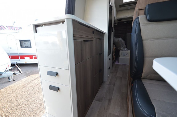 Kabe Travel Master Van 690 LB 18 of 21