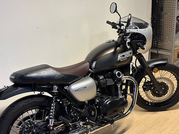 Kawasaki W800 En riktigt bra Caféracer 2 of 3