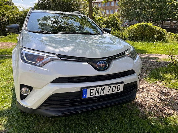 Toyota RAV4 4 of 13