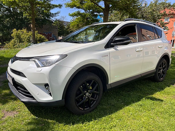 Toyota RAV4 3 of 13